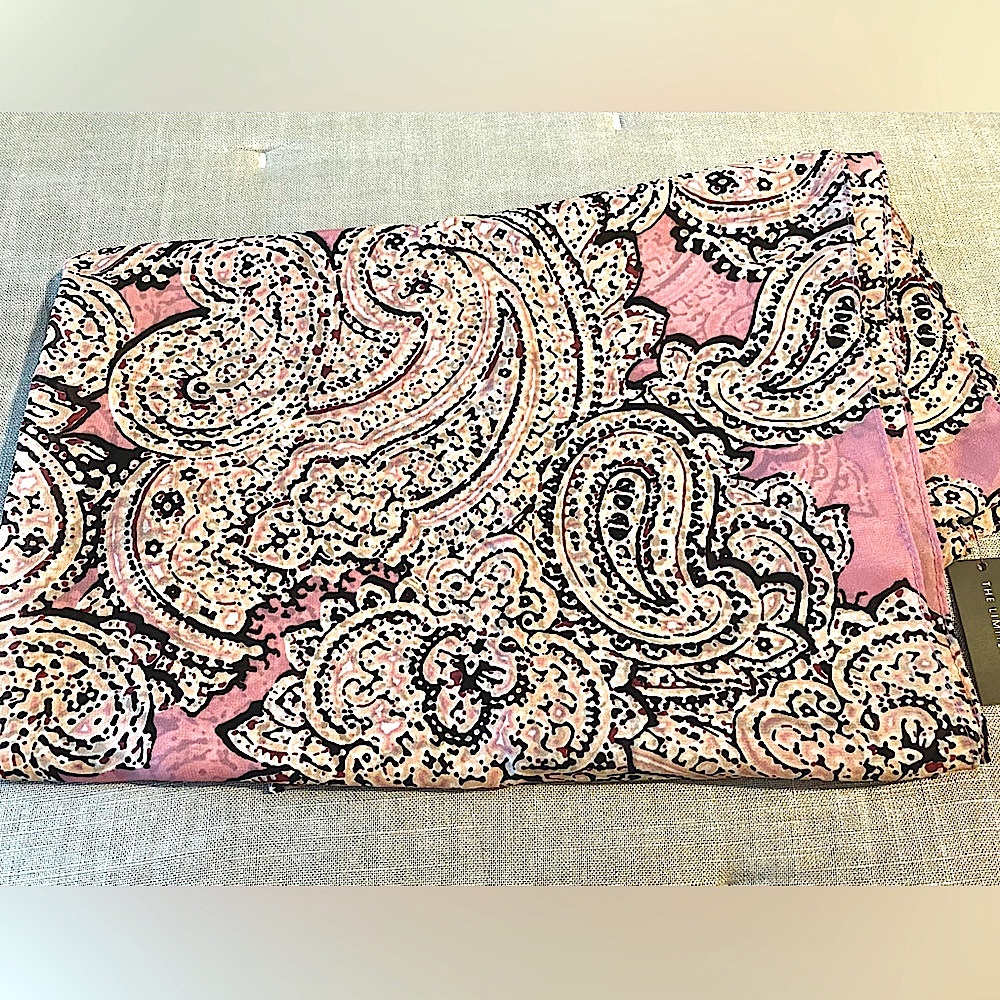 NWT Scarf/Wrap in light orchid/ivory print, very good condition